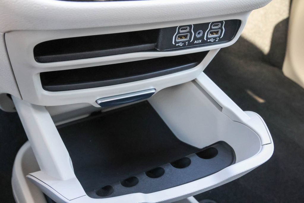 Used 2024 Chrysler Pacifica Touring-L FWD image 17