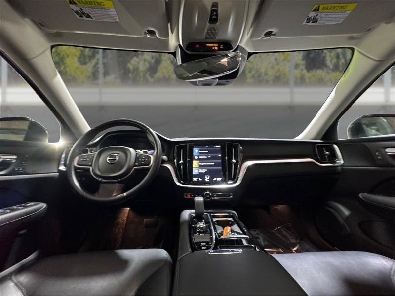 Used 2022 Volvo S60 T8 R-Design Expression image 23