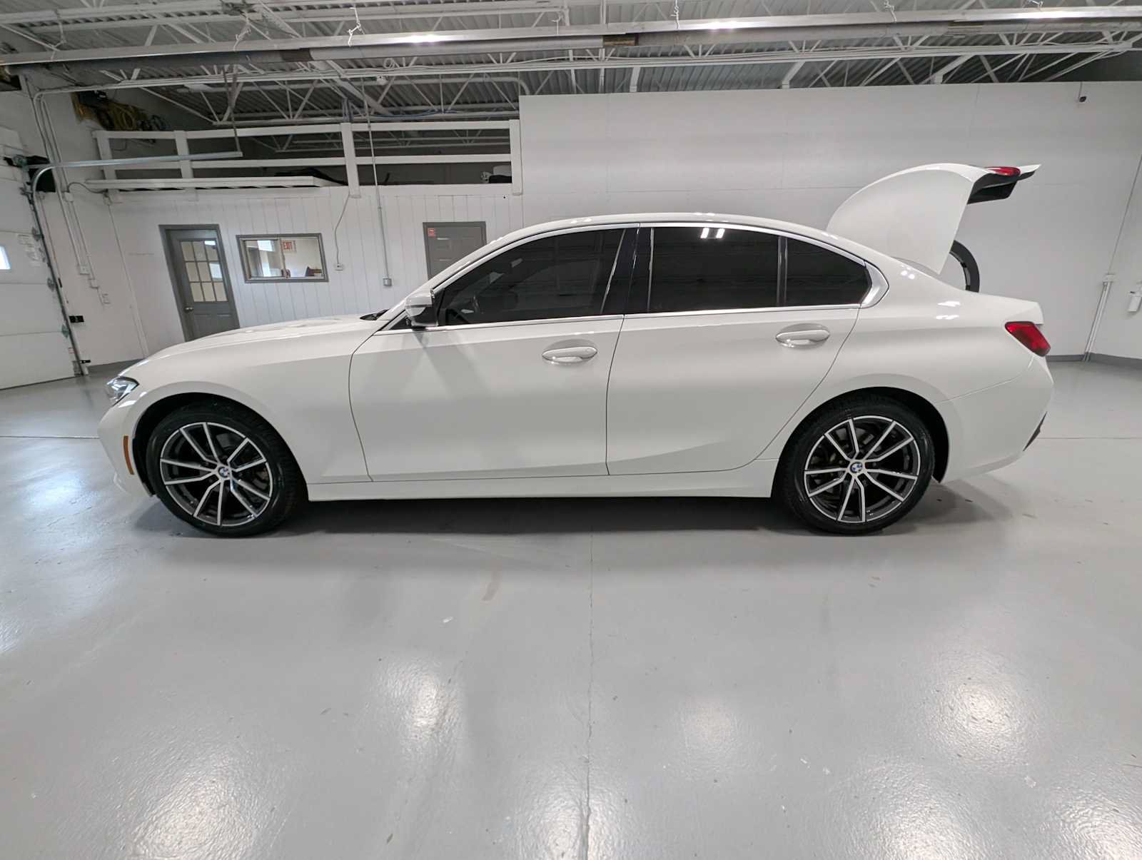 Used 2021 BMW 330i xDrive Sedan w/ Convenience Package AWD/4WD image 12