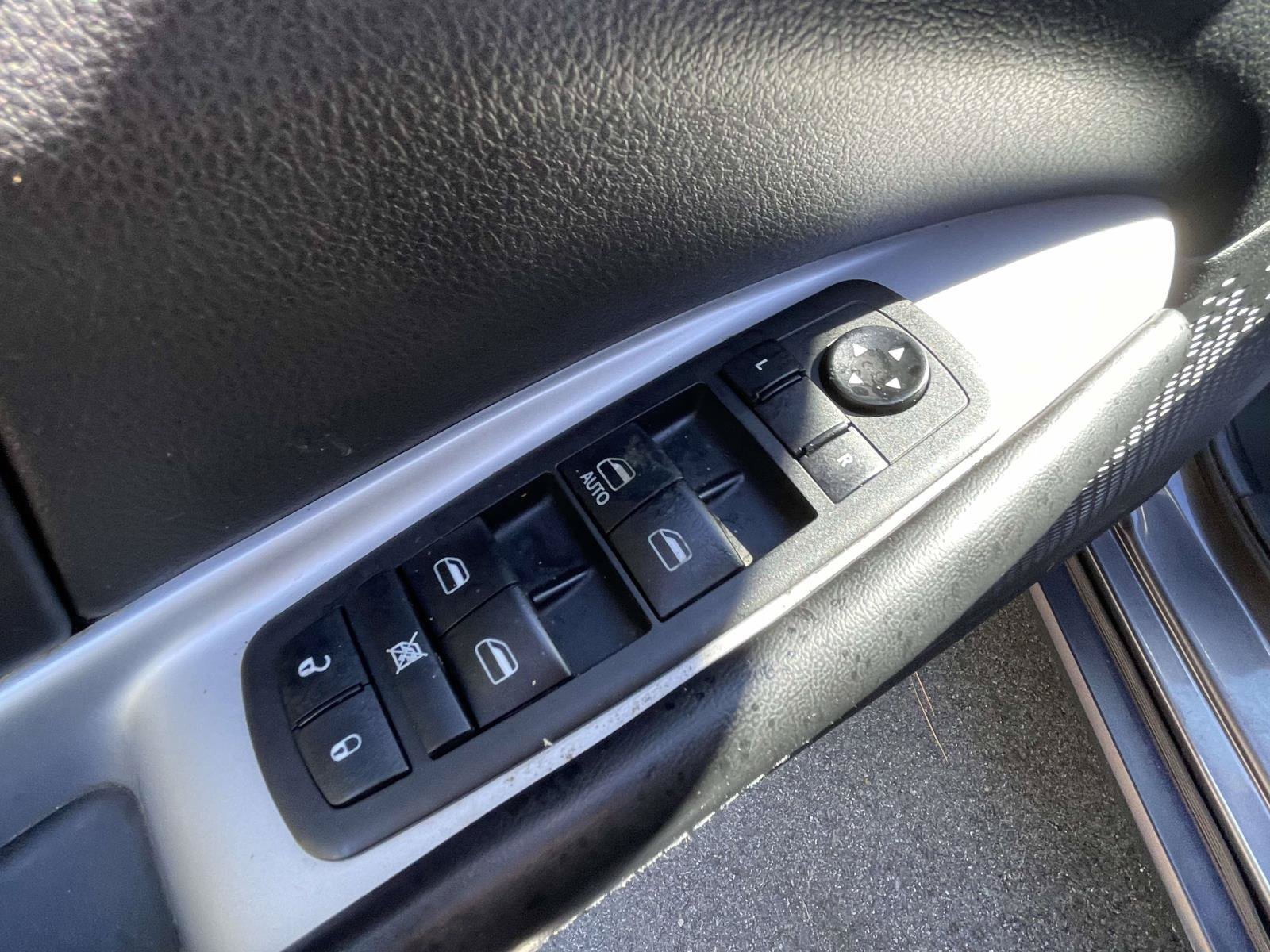 Used 2020 Dodge Journey SE w/ Blacktop Package FWD image 18
