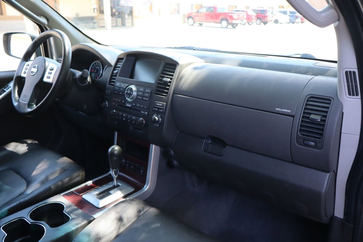 Used 2008 Nissan Pathfinder LE w/ Navigation Pkg AWD/4WD image 17