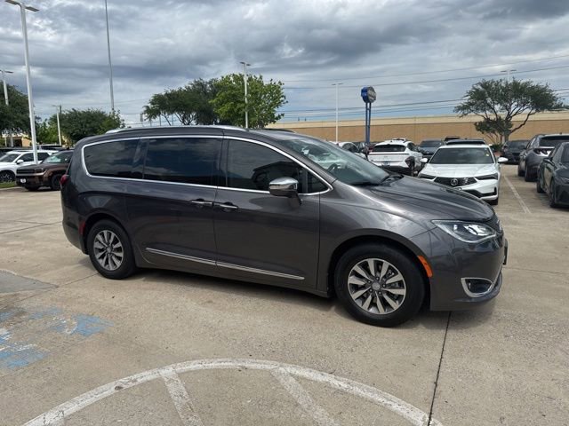 Used 2020 Chrysler Pacifica Limited w/ Advanced Safetytec Group FWD image 2