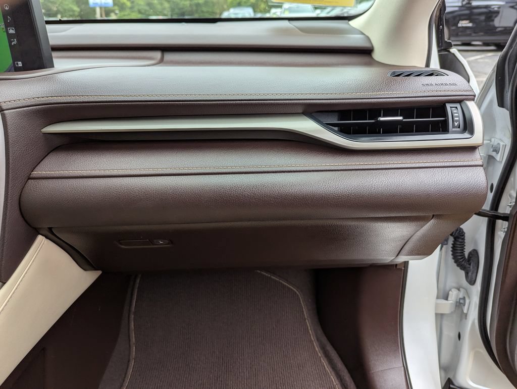 Used 2020 Lexus RX 350L Premium w/ Premium Package AWD/4WD image 34