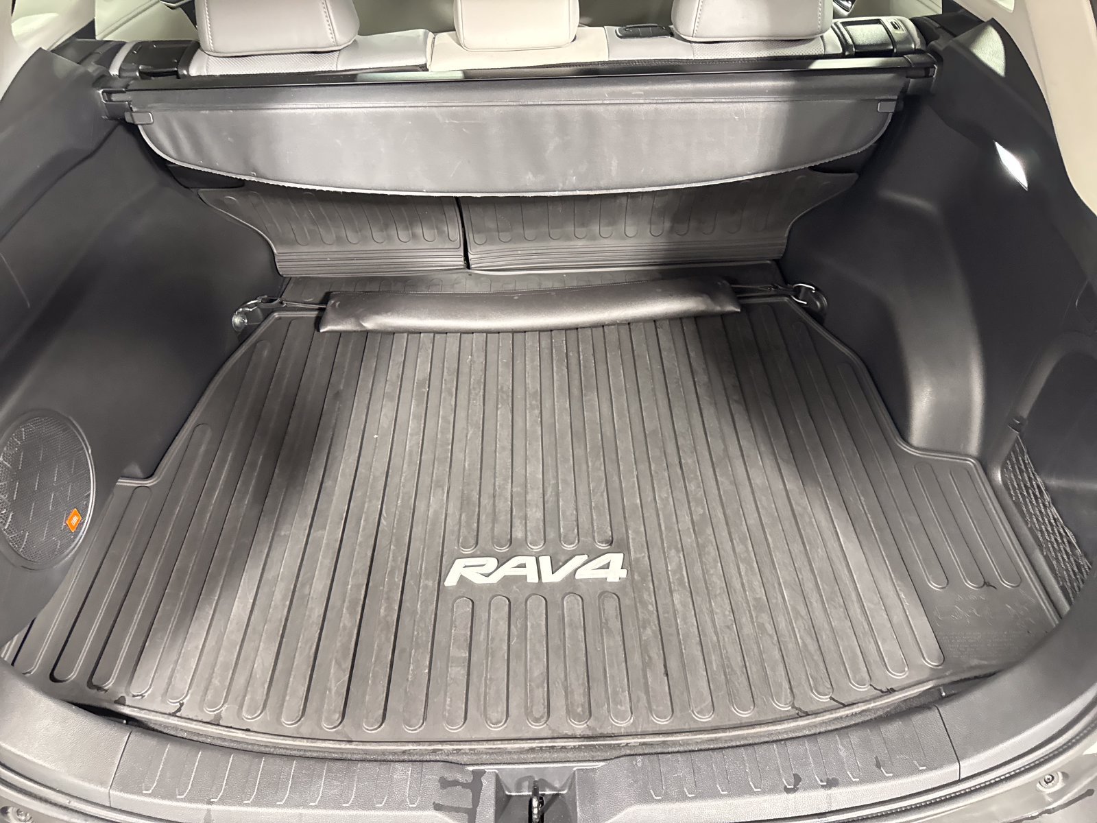 Used 2022 Toyota RAV4 Limited AWD/4WD image 28