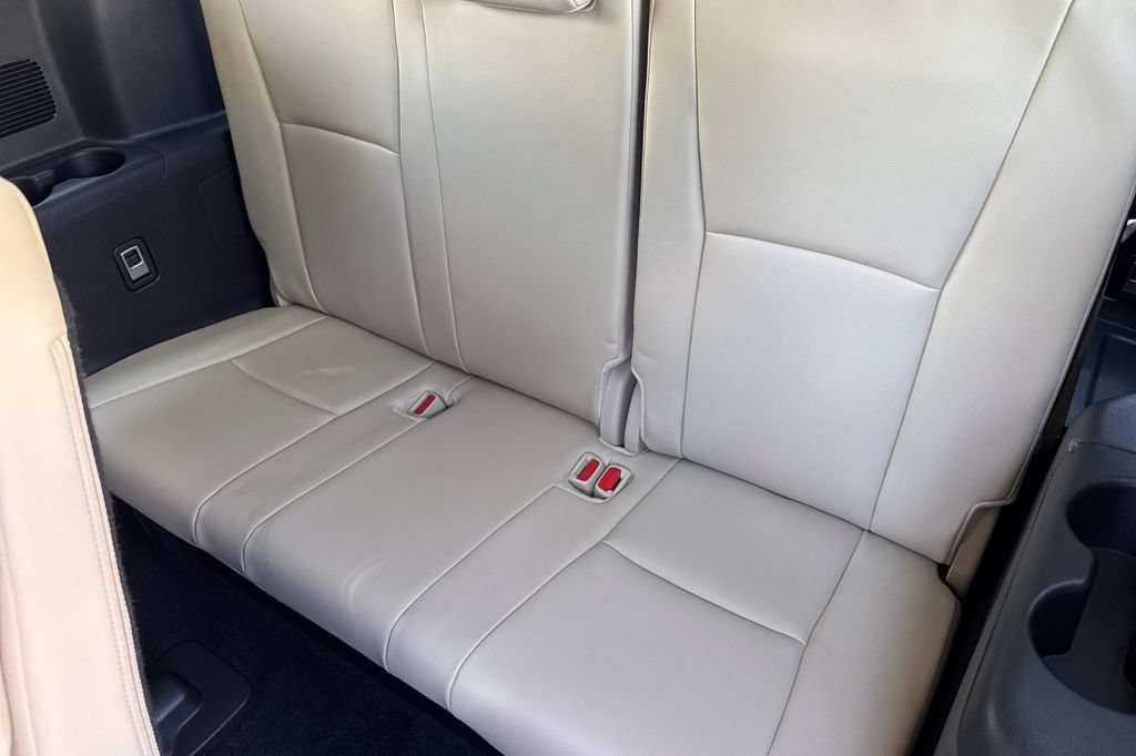 Certified 2025 Toyota Highlander XLE AWD/4WD image 14