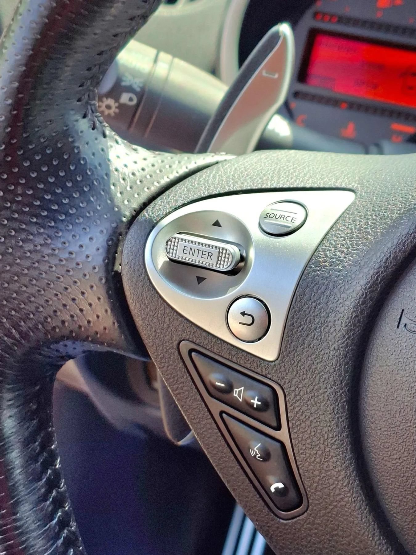 Used 2020 Nissan 370Z Touring Sport RWD image 22