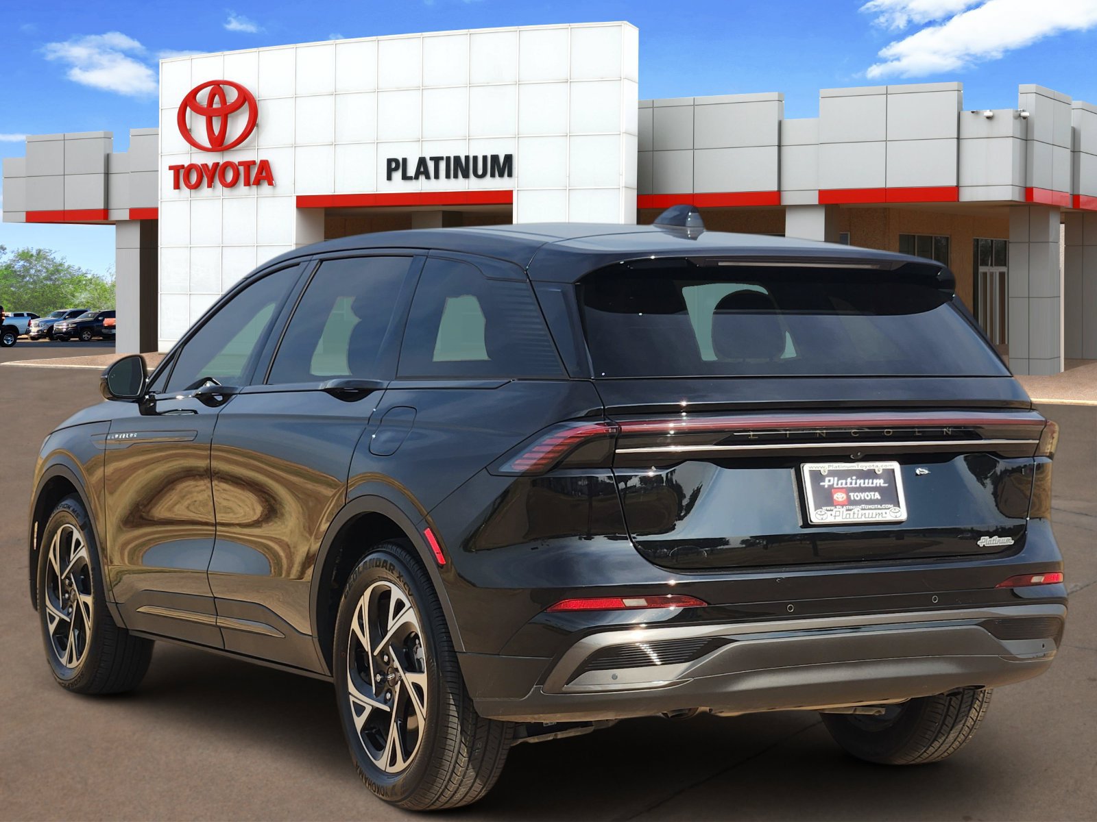 Used 2025 Lincoln Nautilus Premier w/ Jet Appearance Package AWD/4WD image 5