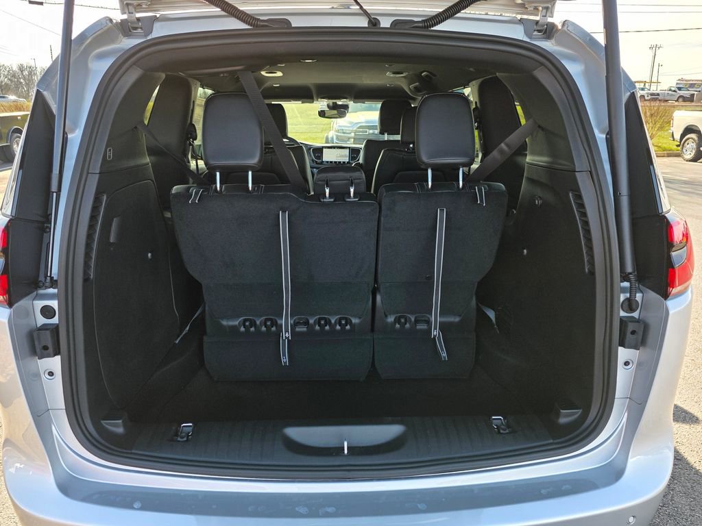New 2026 Chrysler Pacifica Select image 31