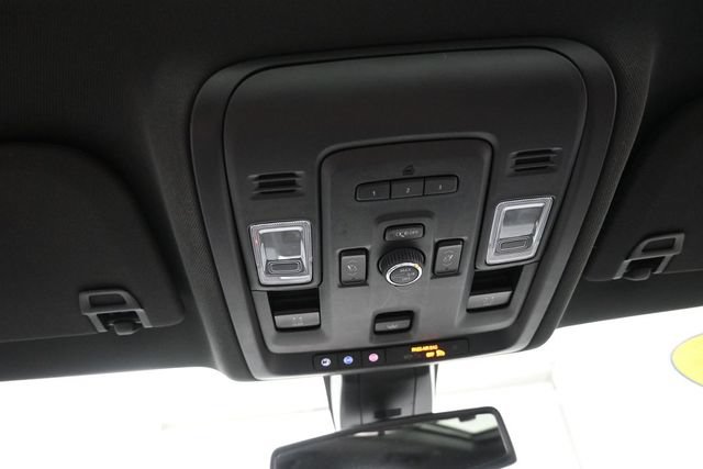 Used 2022 Chevrolet Tahoe LT w/ Luxury Package AWD/4WD image 12