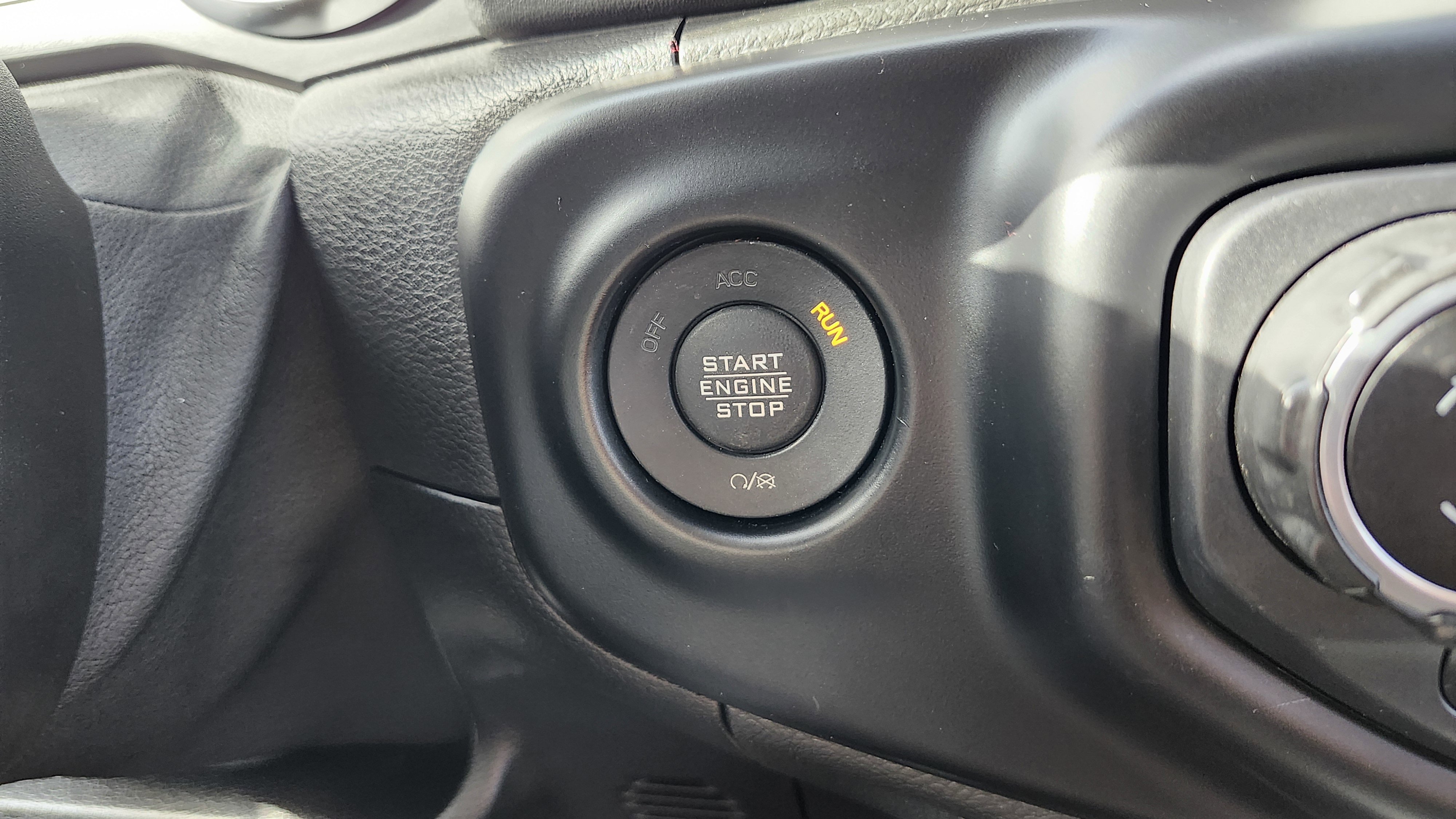 Used 2021 Jeep Wrangler Unlimited Sahara w/ Cold Weather Group image 9