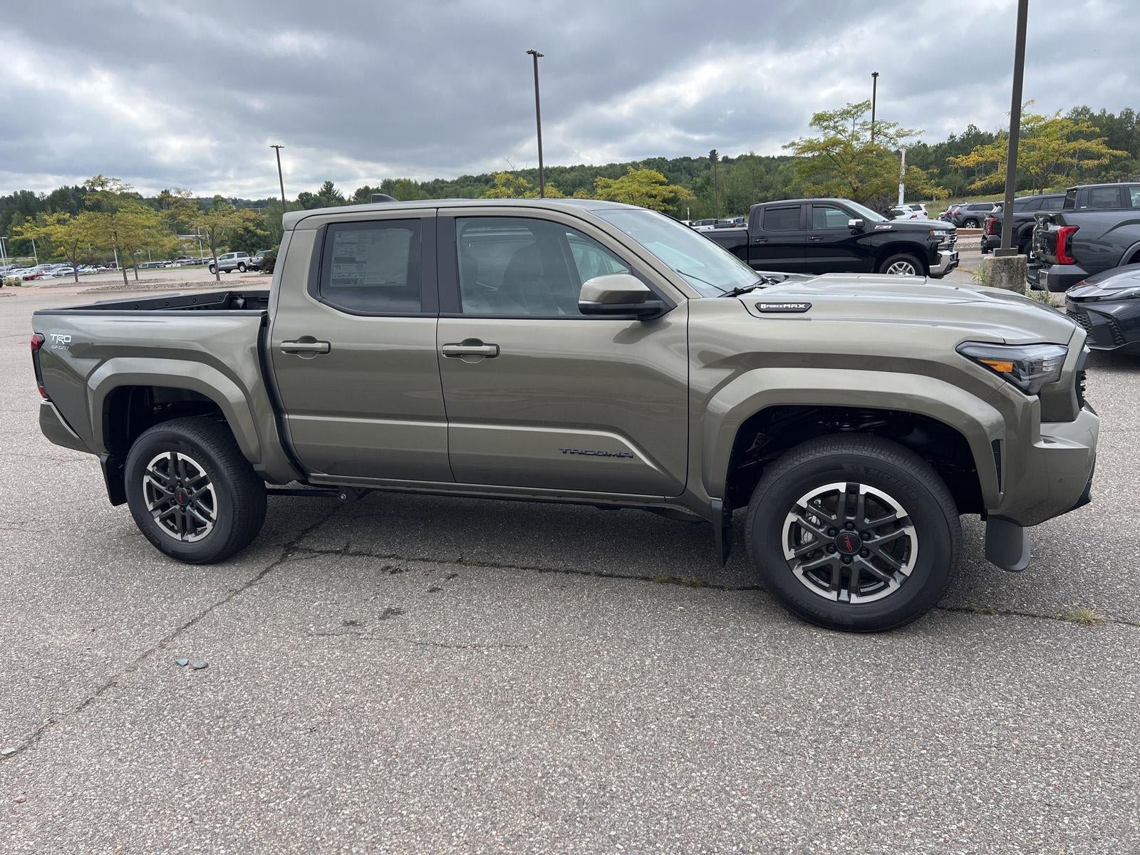 Used 2026 Toyota Tacoma TRD Sport w/ TRD Sport Upgrade Package AWD/4WD image 17