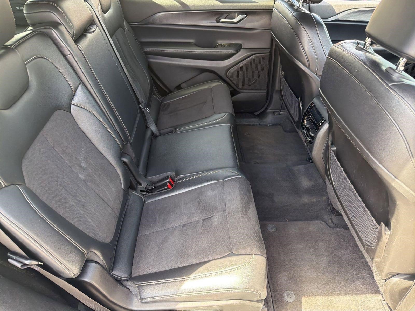 Used 2024 Jeep Grand Cherokee L Laredo AWD/4WD image 28