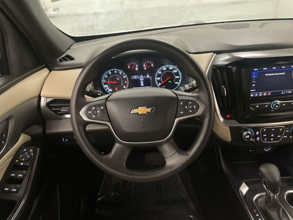 Used 2023 Chevrolet Traverse LS image 5