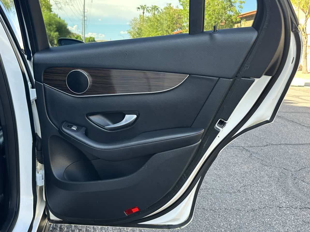 Used 2017 Mercedes-Benz GLC 300 image 35