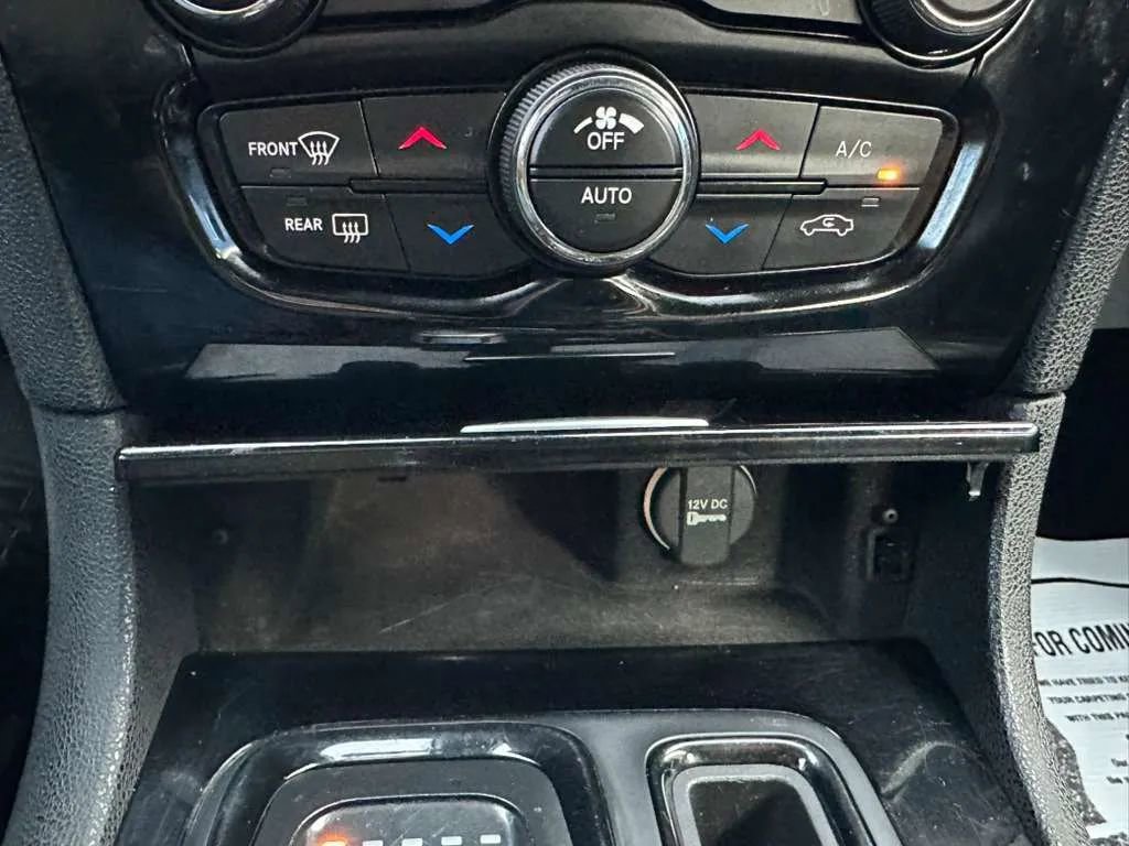 Used 2019 Chrysler 300 S image 21