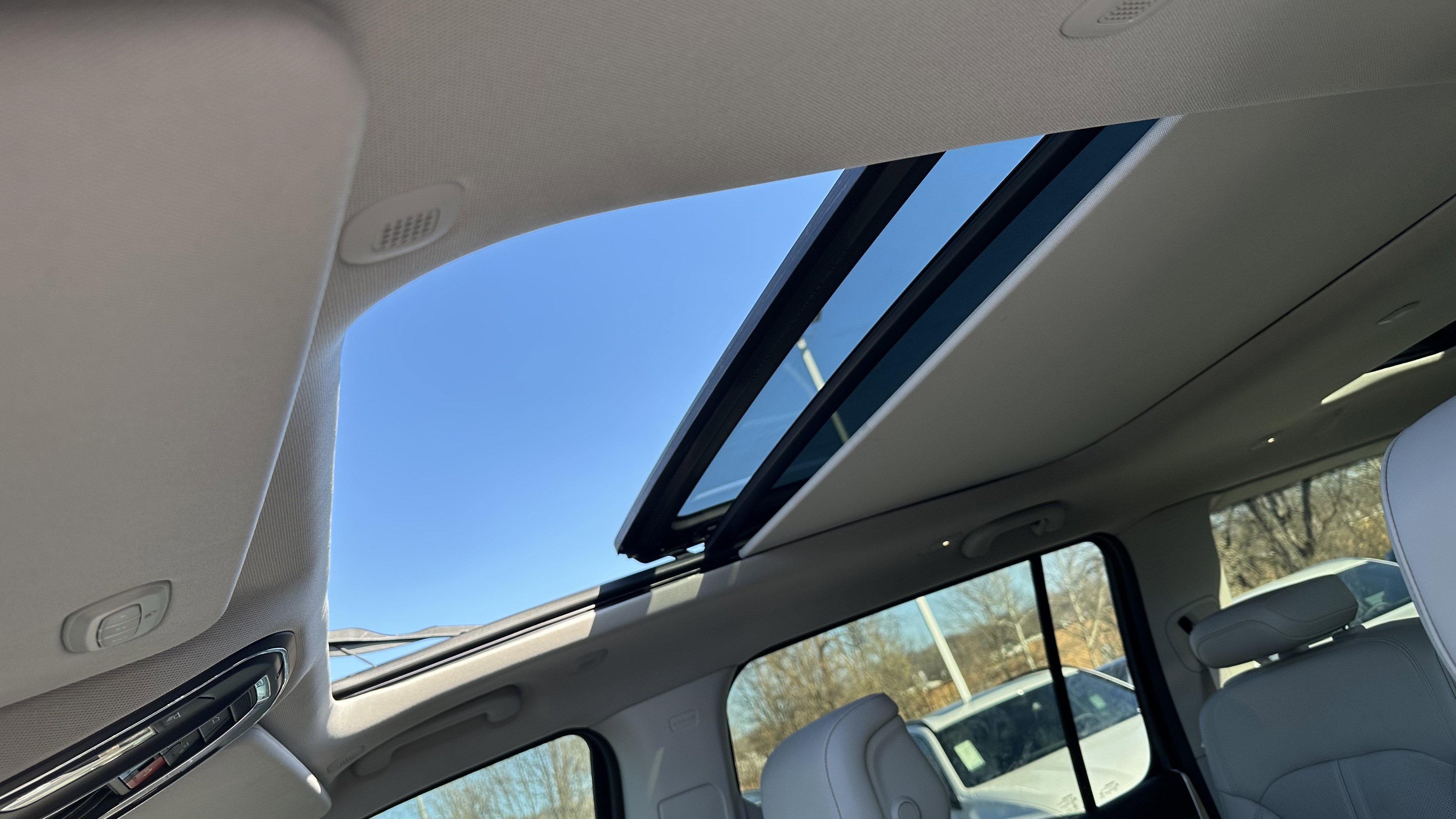 Used 2024 Jeep Wagoneer L Series III w/ Premium Group I image 29