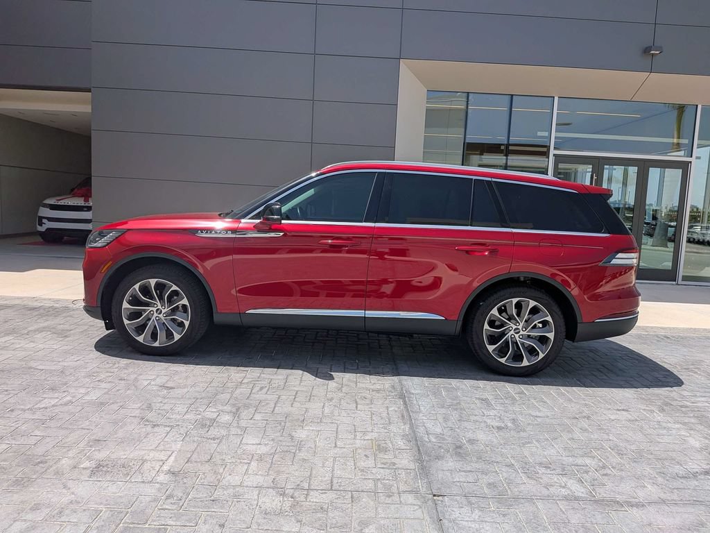 Certified 2025 Lincoln Aviator Reserve w/ Luxury Package AWD/4WD image 7