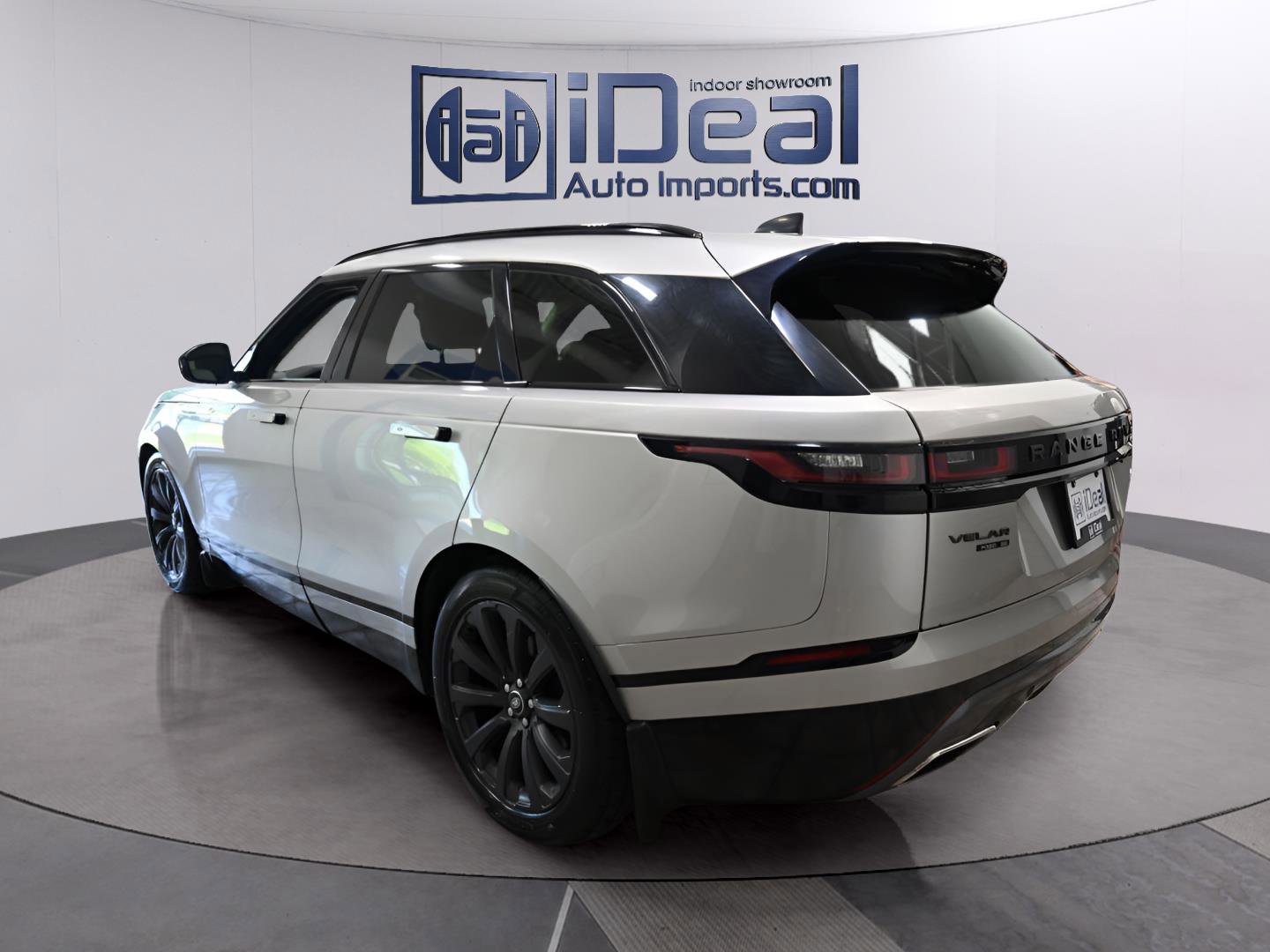 Used 2018 Land Rover Range Rover Velar R-Dynamic SE AWD/4WD image 3