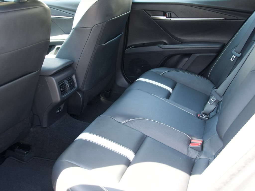 Used 2026 Toyota Camry Hybrid FWD image 16