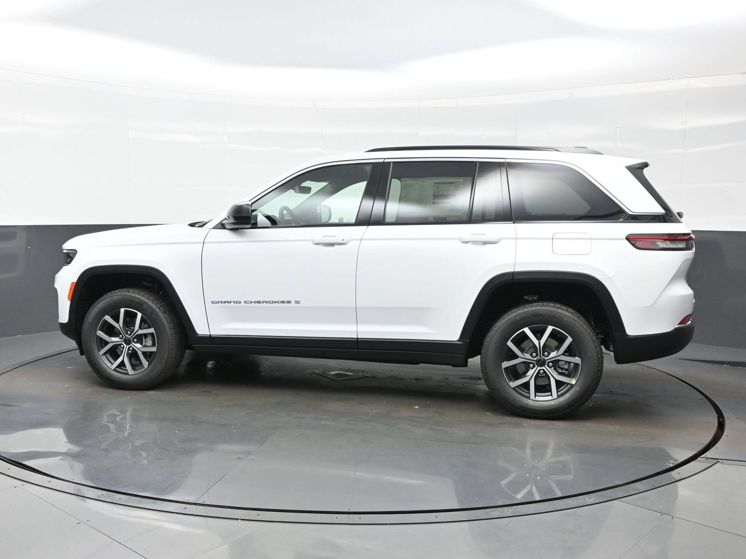 New 2027 Jeep Grand Cherokee Laredo AWD/4WD image 4