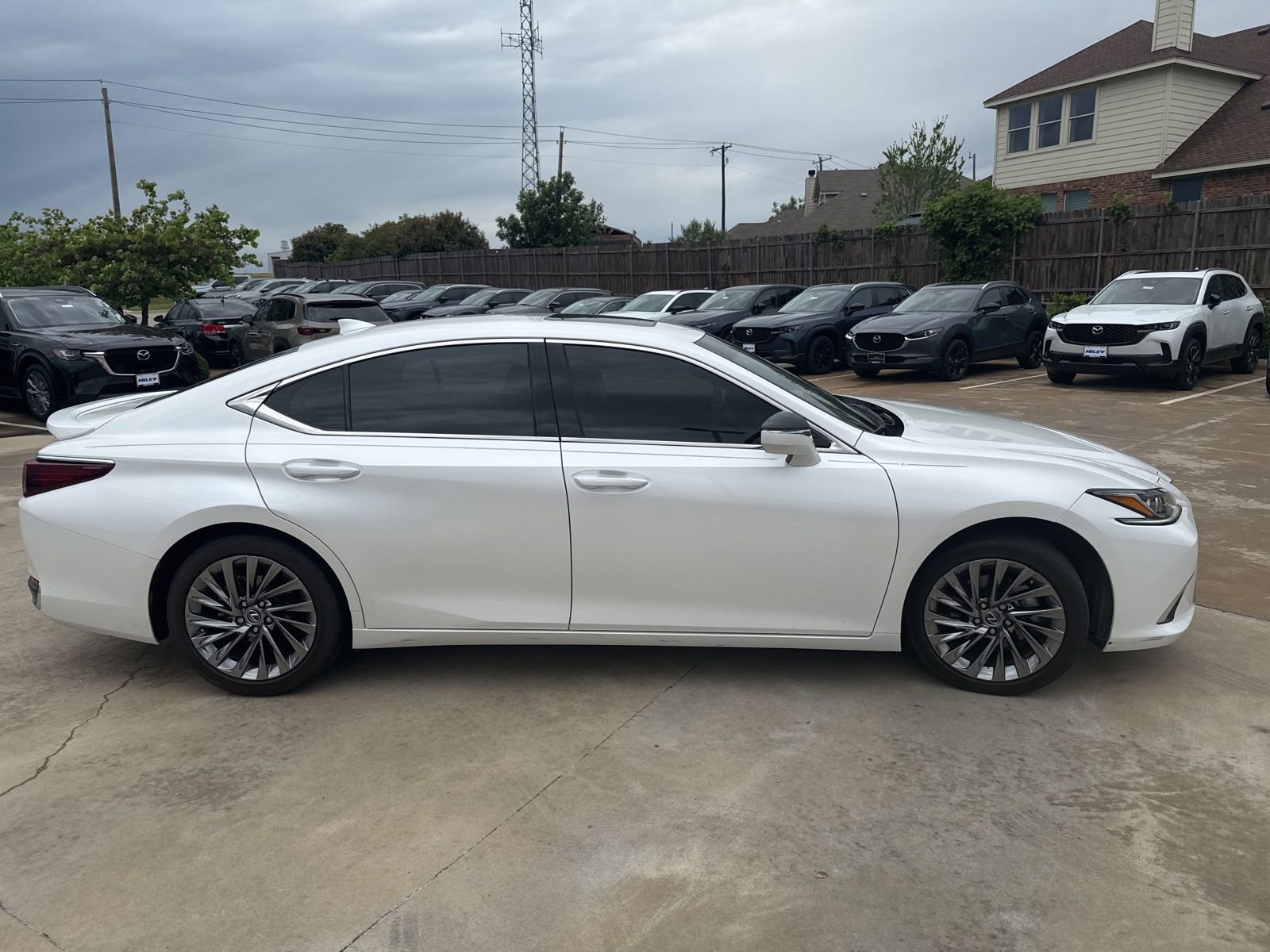 Used 2024 Lexus ES 300h w/ Technology Package image 9