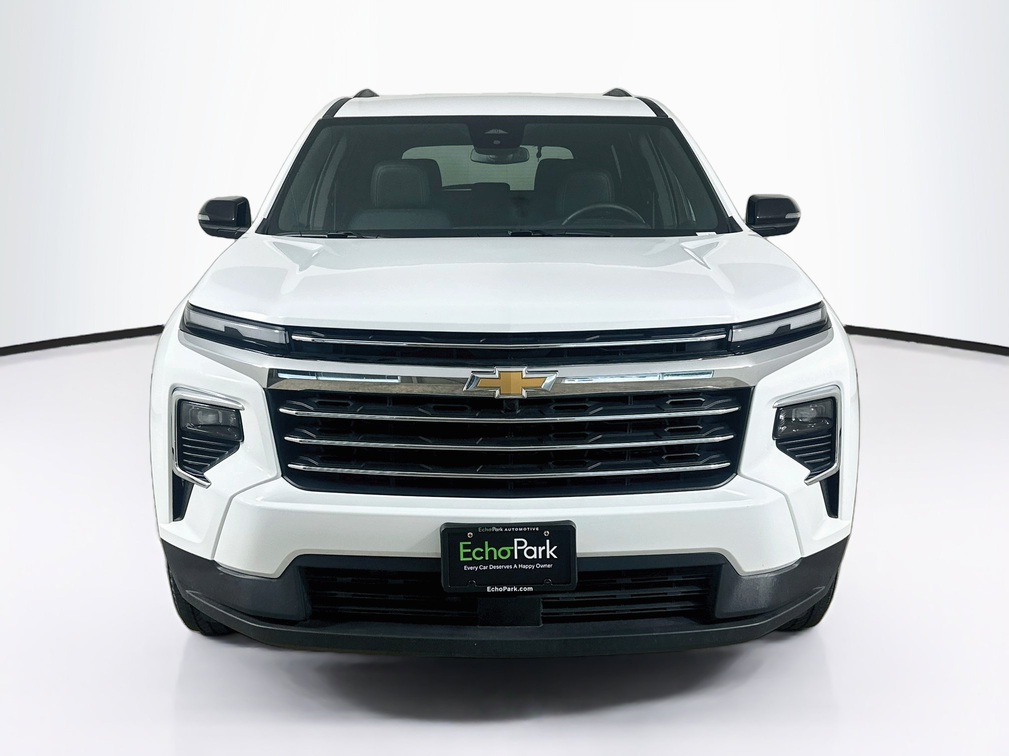 Used 2026 Chevrolet Traverse LT FWD image 2