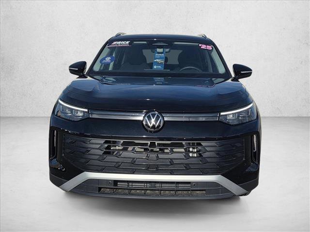 Used 2025 Volkswagen Tiguan S image 2