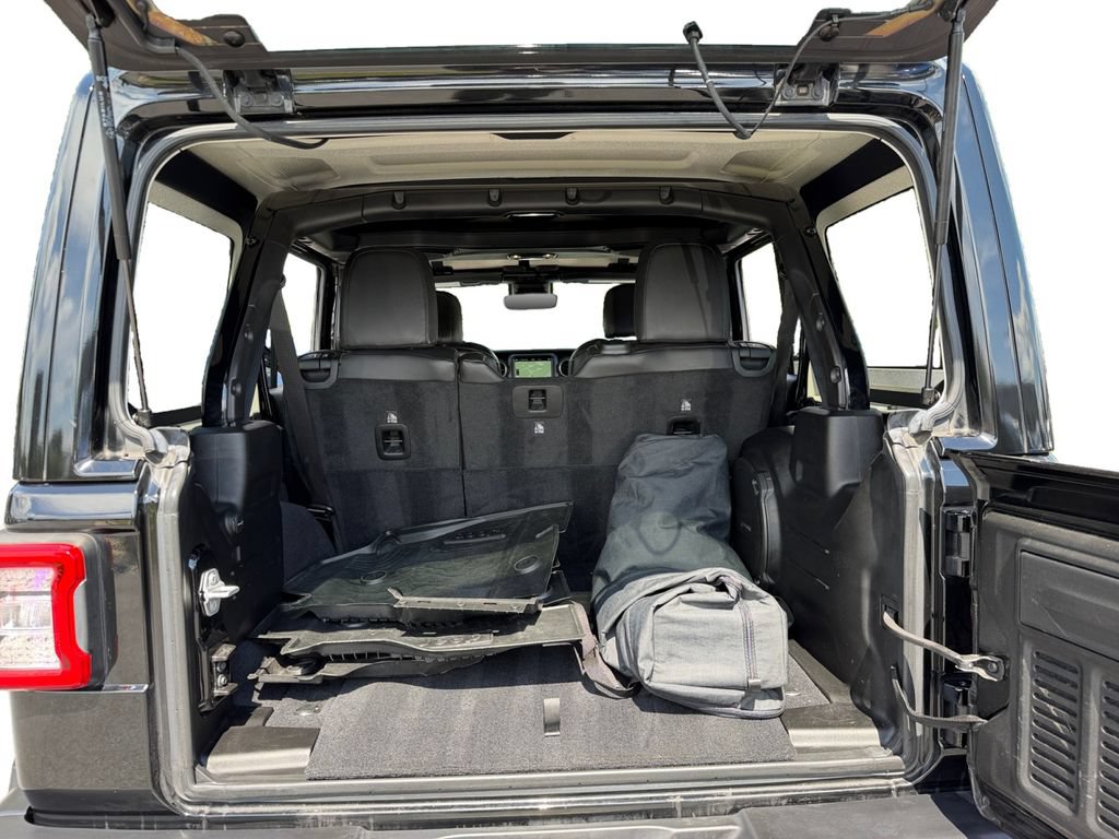 Used 2019 Jeep Wrangler Unlimited Sahara AWD/4WD image 10