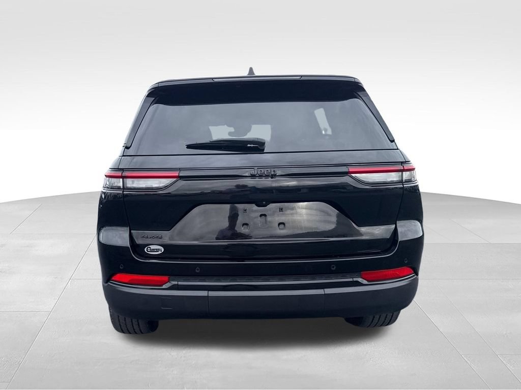 Used 2024 Jeep Grand Cherokee Altitude AWD/4WD image 9