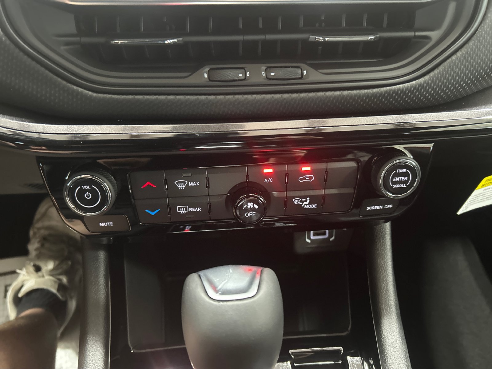 New 2026 Jeep Compass Latitude AWD/4WD image 26
