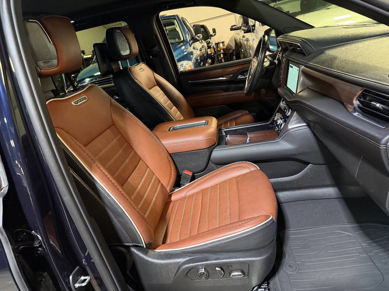 Used 2023 GMC Yukon XL Denali Ultimate image 10