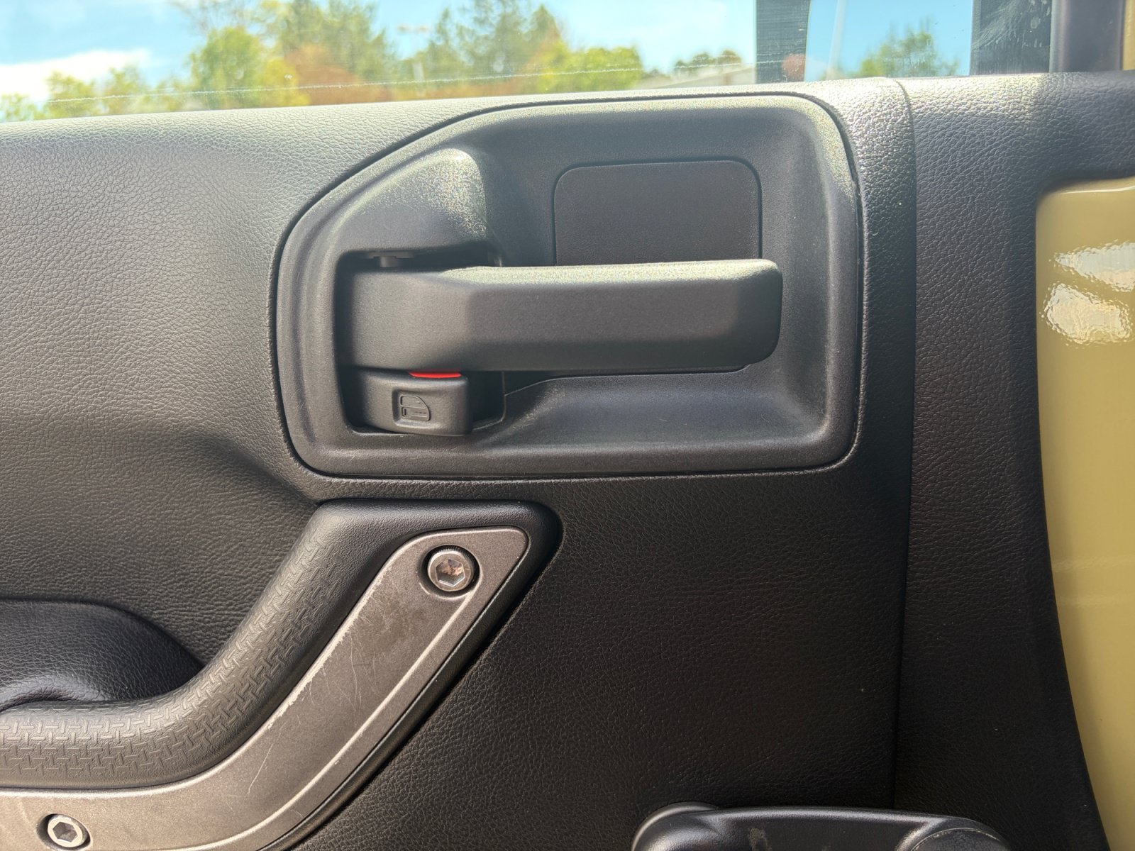 Used 2013 Jeep Wrangler Sport AWD/4WD image 13