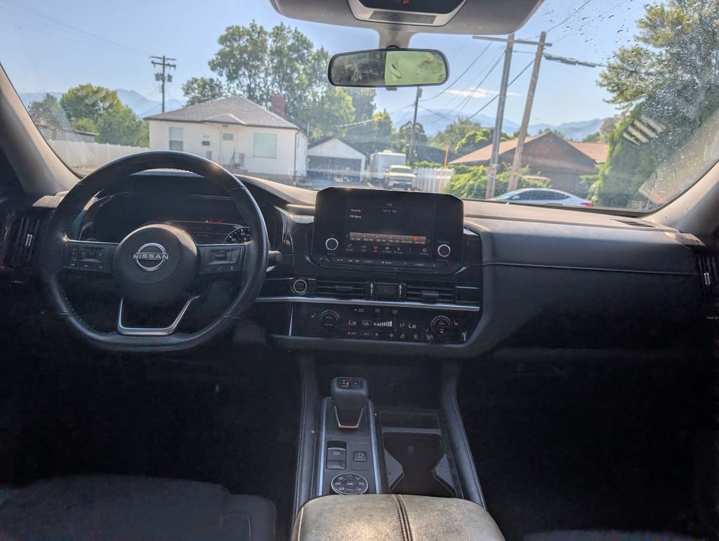Used 2022 Nissan Pathfinder SV w/ SV Premium Package AWD/4WD image 8