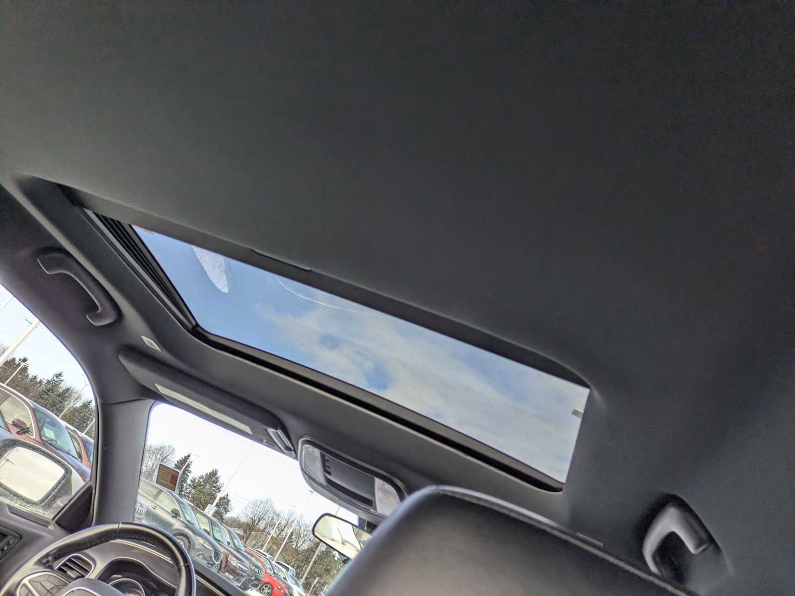 Used 2020 Dodge Charger SXT w/ Leather Interior Group image 21