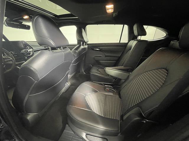 Used 2023 Toyota Highlander XSE AWD/4WD image 12