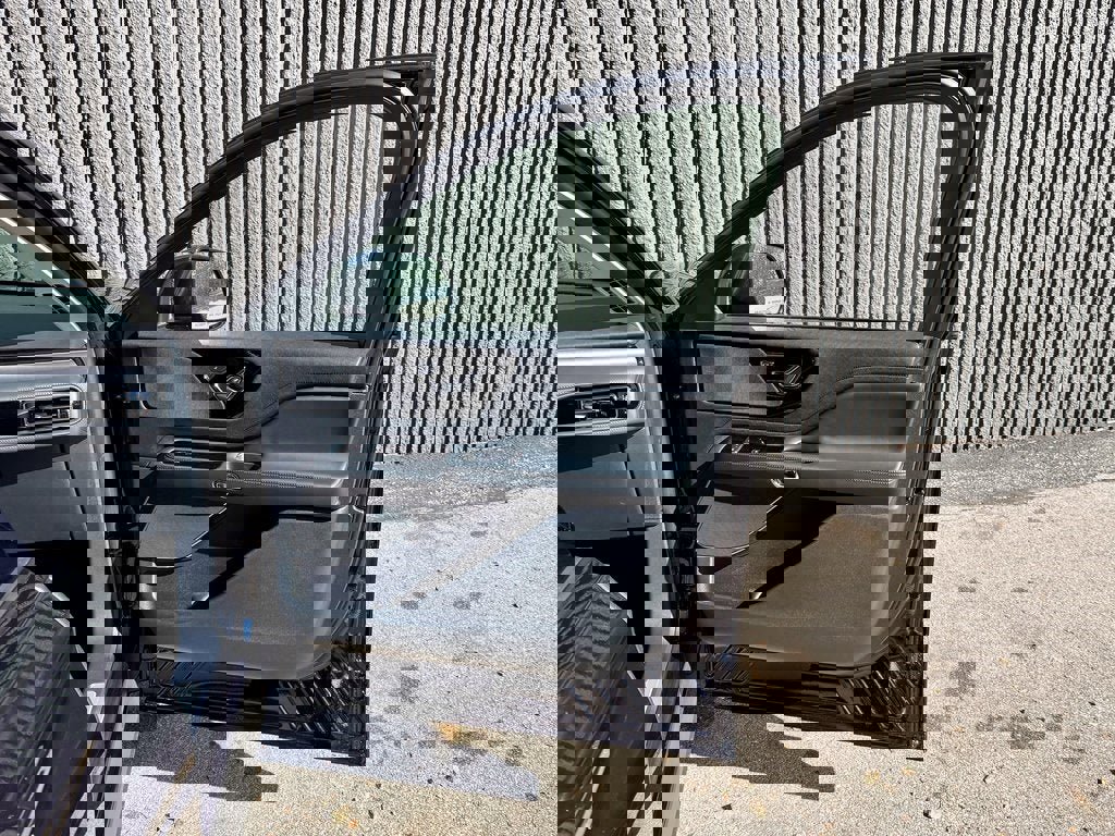 New 2025 Lincoln Aviator AWD w/ Jet Appearance Package image 23