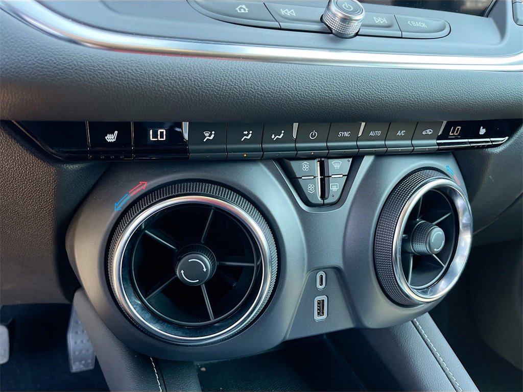 Used 2025 Chevrolet Blazer LT image 15
