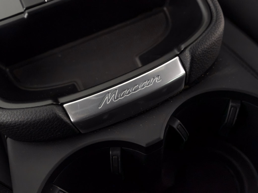 Certified 2026 Porsche Macan AWD/4WD image 32