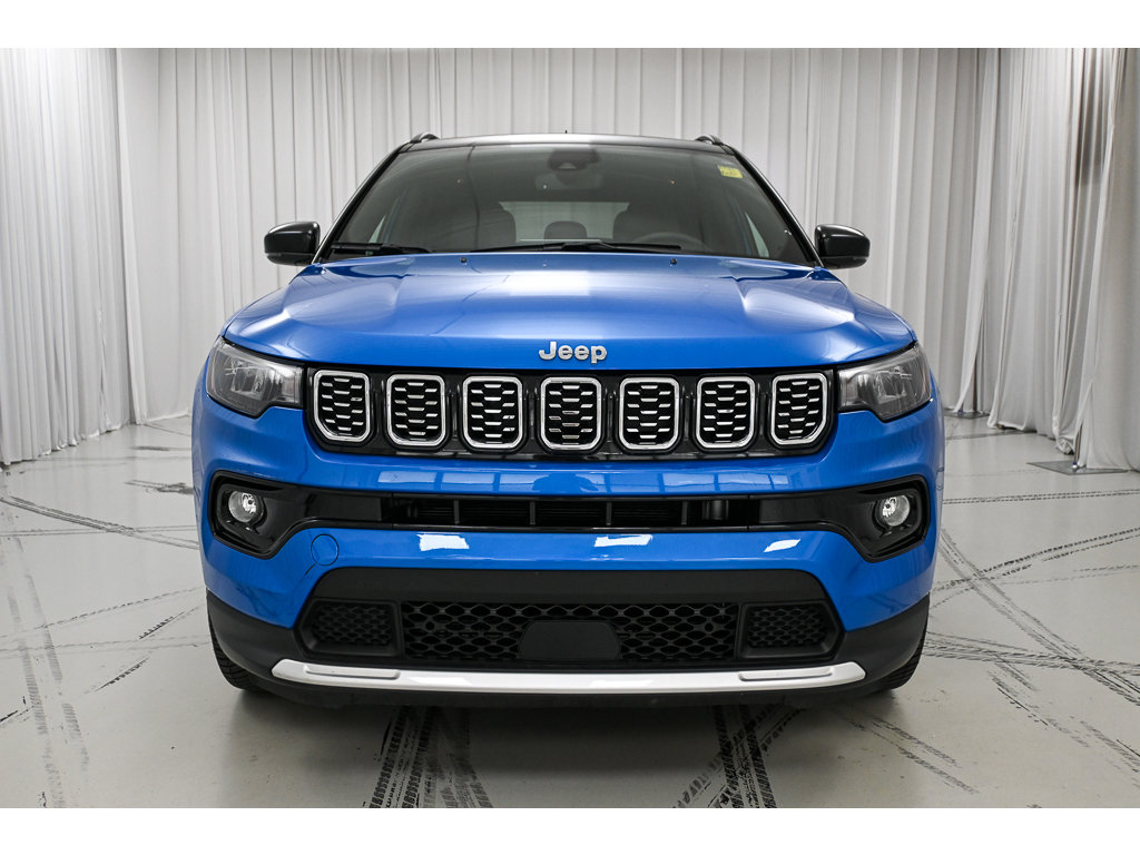 Used 2025 Jeep Compass Limited w/ Sun & Sound Group AWD/4WD image 3