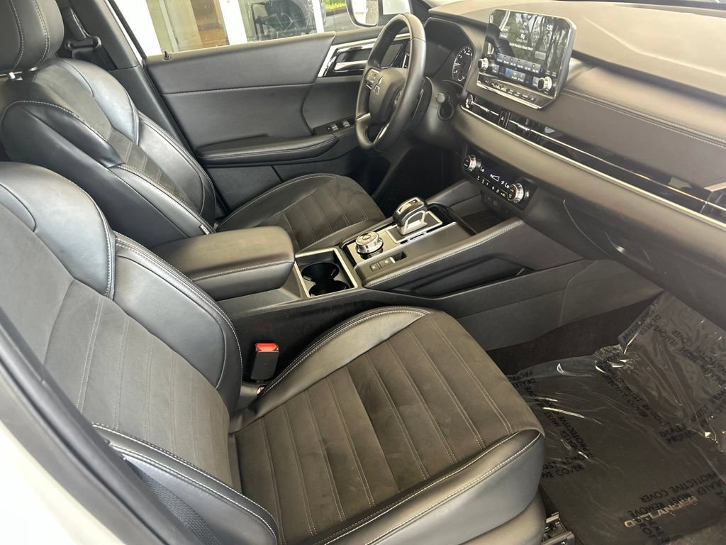 Used 2024 Mitsubishi Outlander SE AWD/4WD image 25