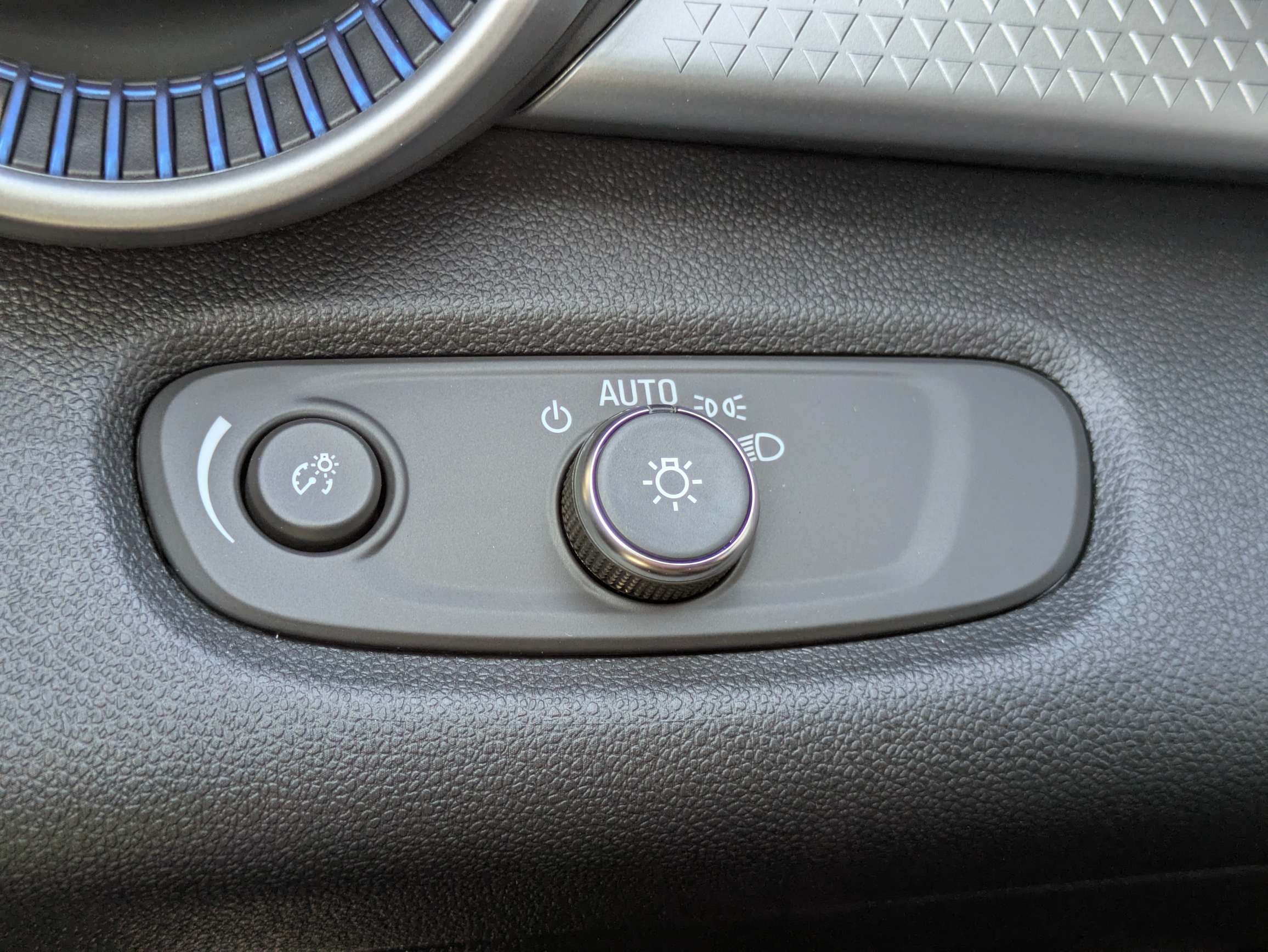 New 2026 Chevrolet Trax LS w/ LS Convenience Package FWD image 14