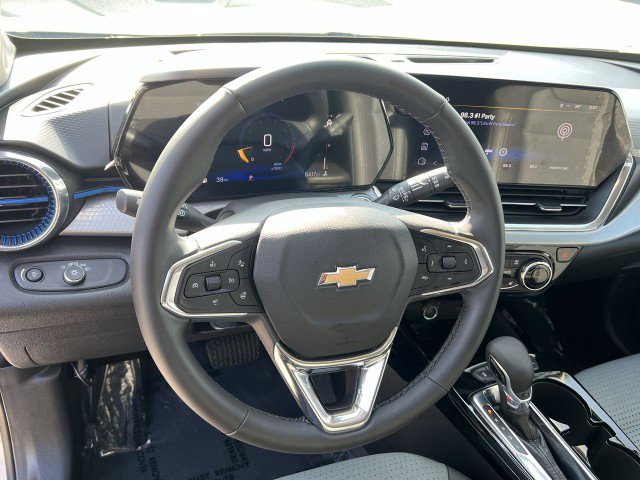 Used 2025 Chevrolet Trax LT w/ Driver Confidence Package image 11