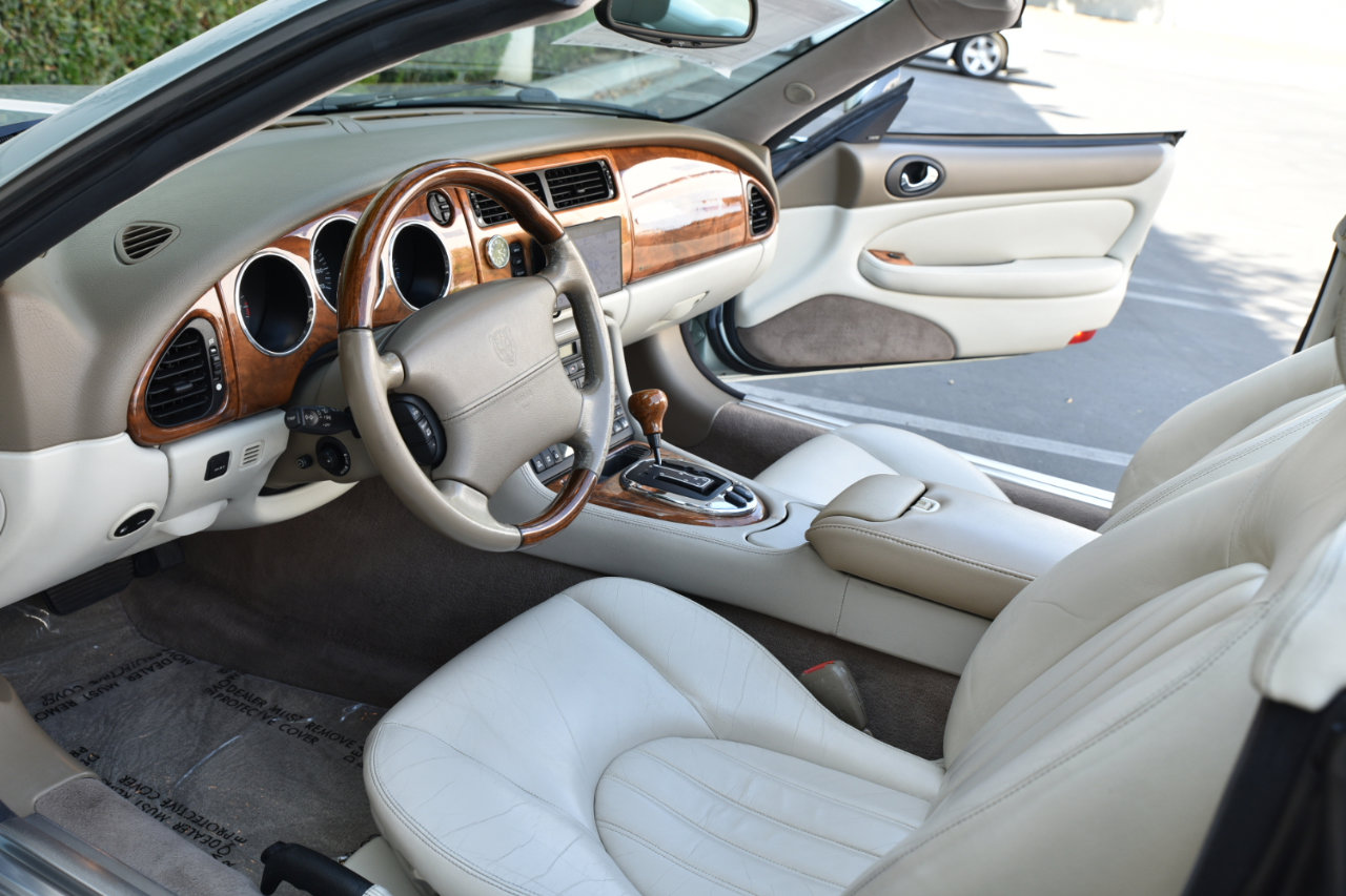 Used 2001 Jaguar XK8 Convertible image 16