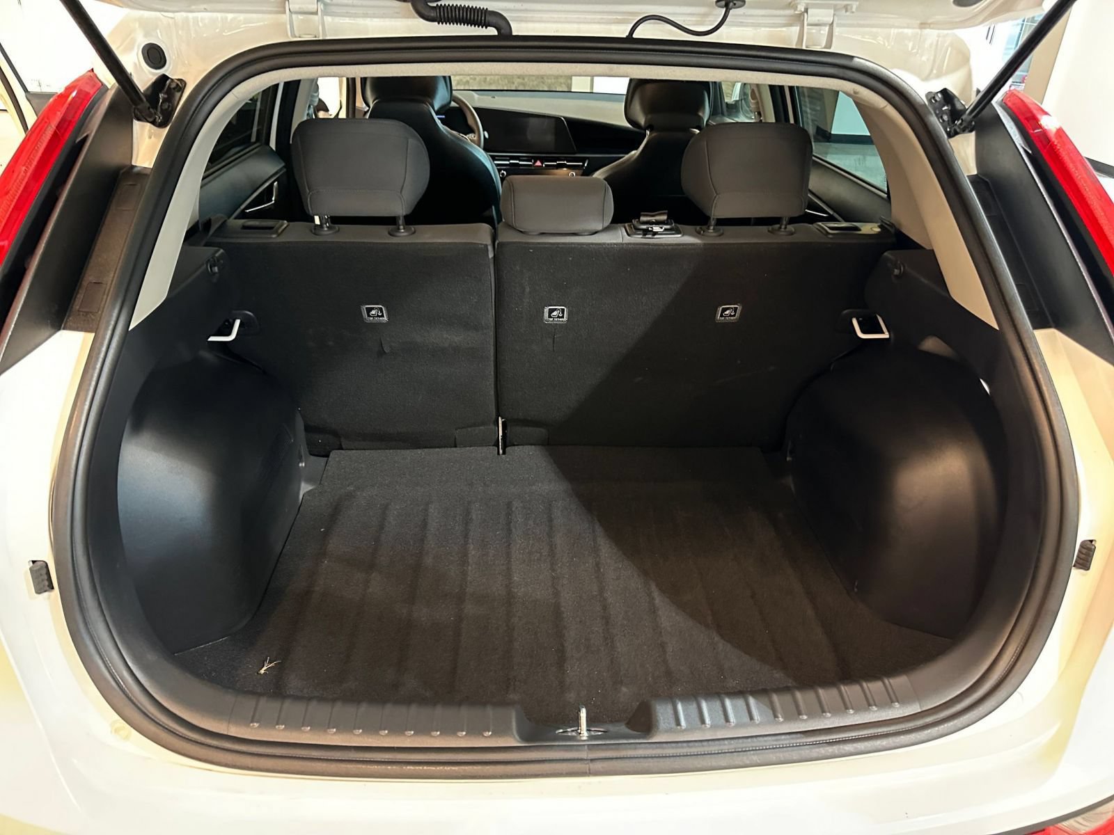 Used 2026 Kia Niro LX FWD image 31