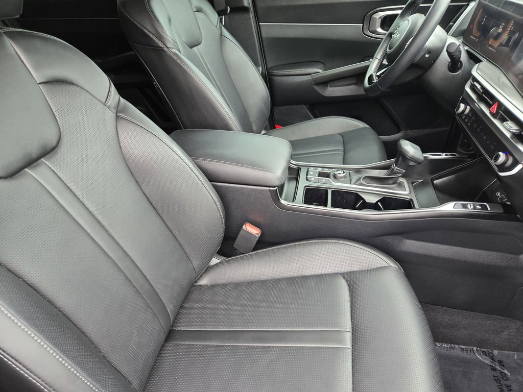 Certified 2025 Kia Sorento S FWD image 19