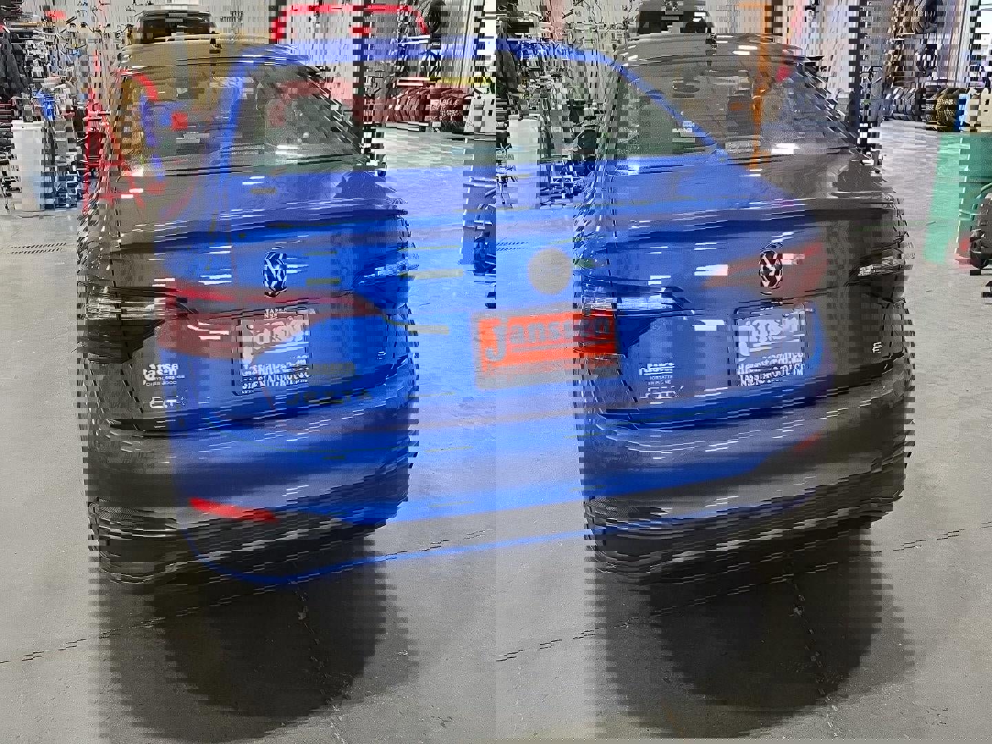 Used 2024 Volkswagen Jetta SE image 4