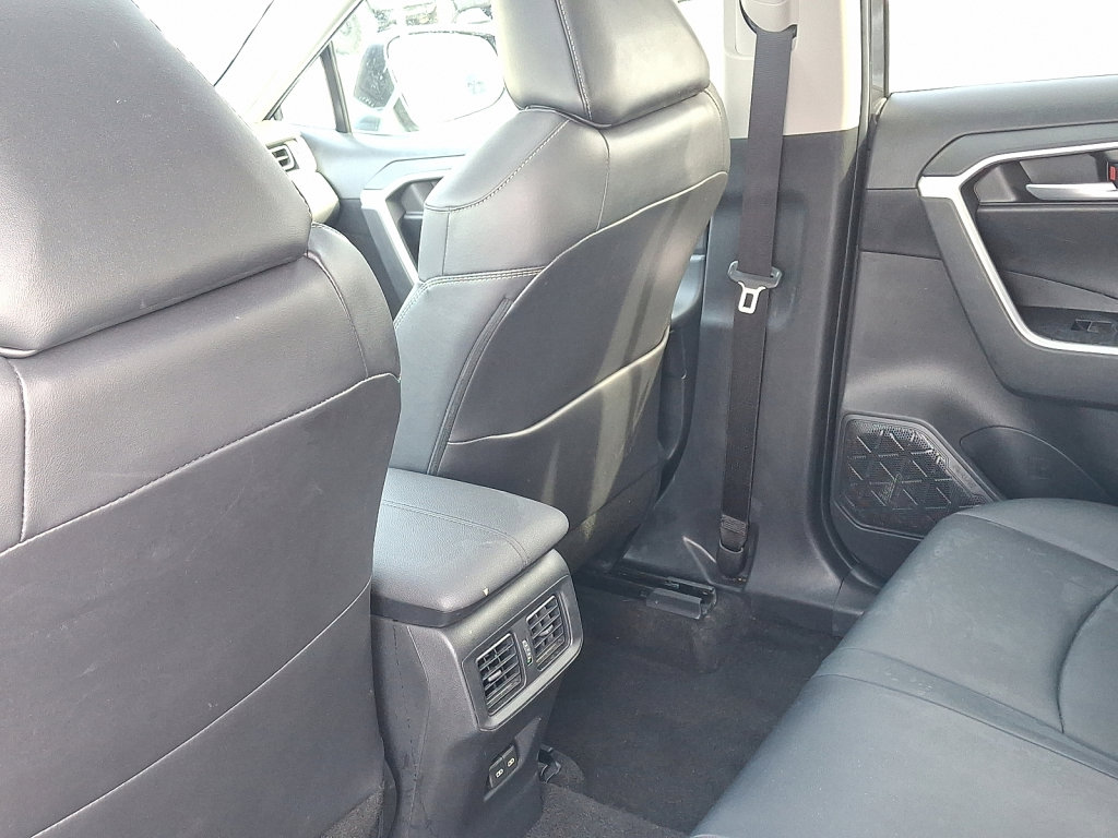 Used 2023 Toyota RAV4 XLE Premium image 20