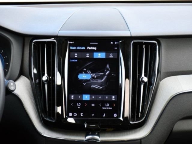 Certified 2025 Volvo XC60 B5 Plus image 23