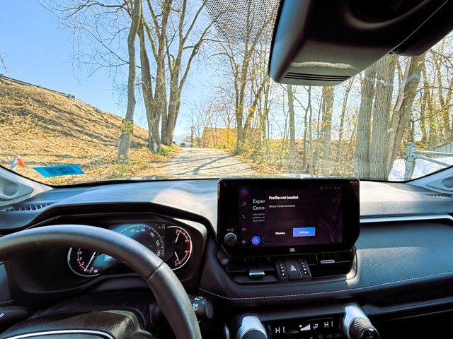 Used 2023 Toyota RAV4 XLE Premium AWD/4WD image 2