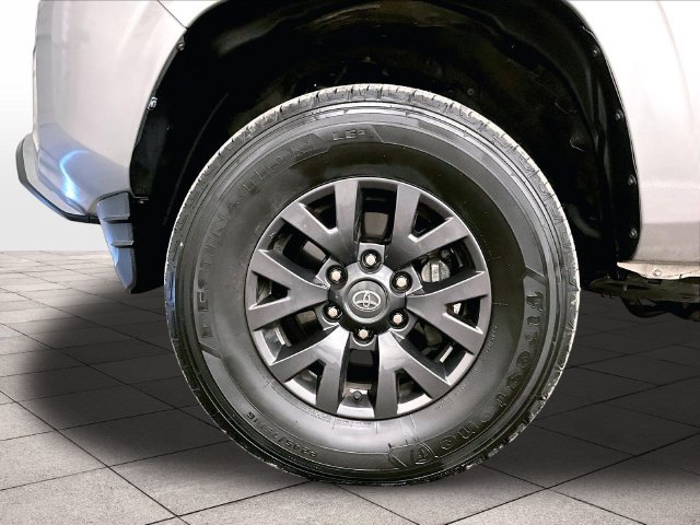 Used 2022 Toyota Tacoma SR AWD/4WD image 8